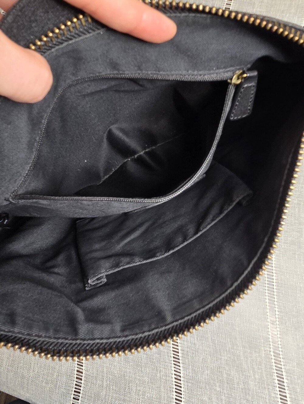 Fossil Black Pebbled Leather Shoulder Bag with Gold Hardware - Picture 5 of 12